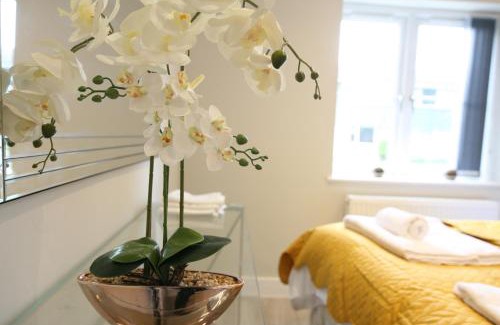 Farnham Common Apartment | NEW - Stylish 2 bed, Farnham Common