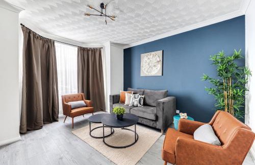 Bedford Apartment | NEW! Stylish home I Perfect for groups I Parking