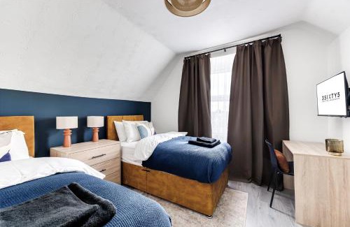 Bedford Apartment | NEW! Stylish home I Perfect for groups I Parking