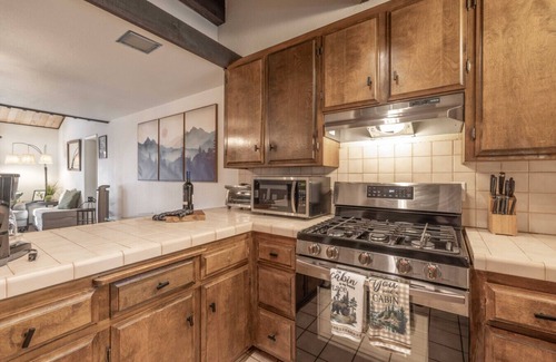 Summit Estates Apartment | New Summit Nest A| Slopes, Lake, Dogs, Village, AC