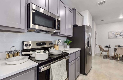 Temple Apartment | New* Temple 6 Bd Home, Safe Neighborhood, 2 Mi to DownTown, 5 Mi to BS&W & UMHB!