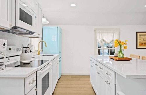 Cherokee Triangle House | NEW! The Daisy Carriage House: Luxe Stay w/Games!