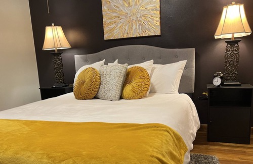 Owensboro Apartment | *NEW* The Wine Down - 1BED/1 BATH-DUPLEX APT- FULL KITCHEN - PETS WELCOME!