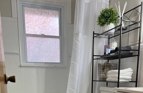 Owensboro Apartment | *NEW* The Wine Down - 1BED/1 BATH-DUPLEX APT- FULL KITCHEN - PETS WELCOME!