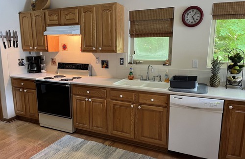 Homer House | New to market- Beautiful year-round home on the South End of Skaneateles Lake