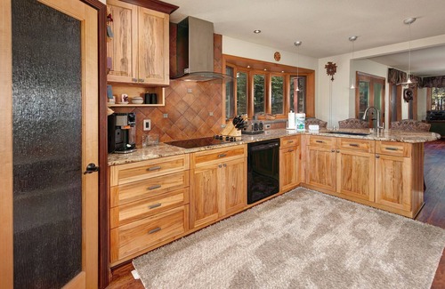 Three Peaks House | New to the rental market! Private hot tub!