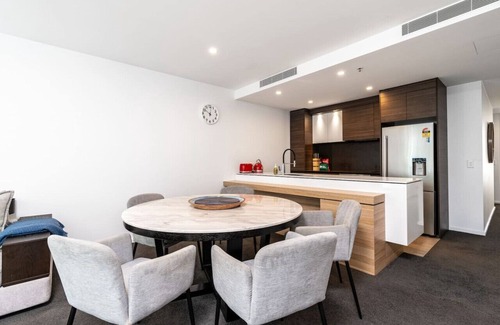 City East Apartment | New to VRBO: Modern 2BR APT in Highgate Executive Apartment