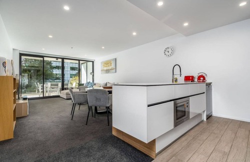 City East Apartment | New to VRBO: Modern 2BR APT in Highgate Executive Apartment