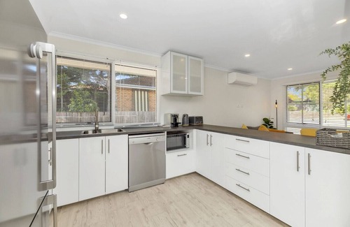 Wanniassa House | NEW TO VRBO: Relaxing 3BR Wanniassa with Easy Local Access