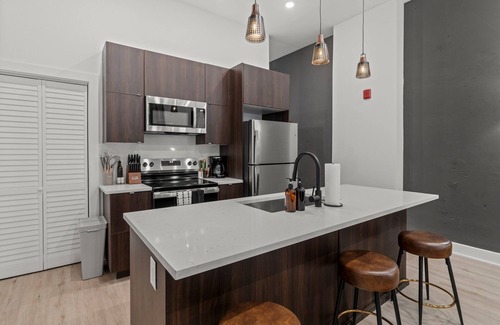 Center City East Apartment | New townhouse SLEEP 4 Best NEW Spot-Old City Philly