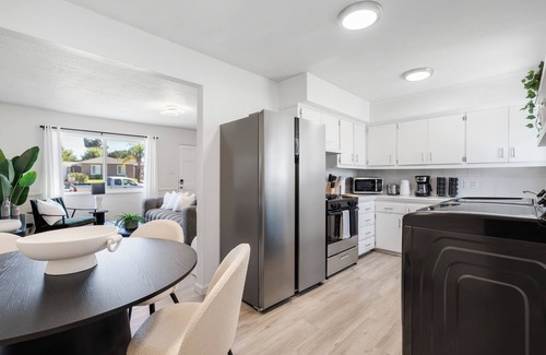 Glendora House | NEW Tranquil Escape - Hot Tub, BBQ, Near LA & Disney