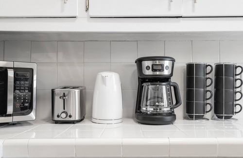 Glendora House | NEW Tranquil Escape - Hot Tub, BBQ, Near LA & Disney