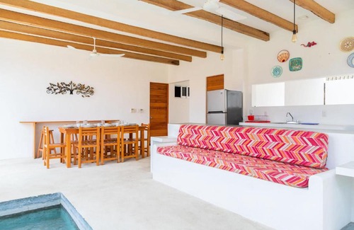 Emiliano Zapata Apartment | NEW Tropical Garden with Shared Pool plus BBQ and Beach 660 mts