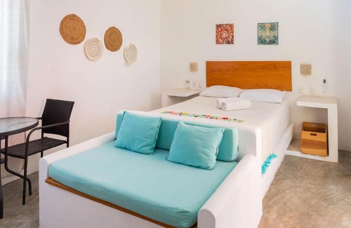 Emiliano Zapata Apartment | NEW Tropical Garden with Shared Pool plus BBQ and Beach 660 mts