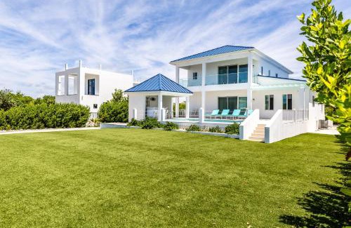 Discovery Bay Villa | New Unique Villa Blue Top! 2 Bedroom Waterfront