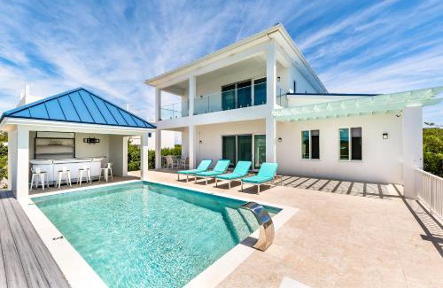 Discovery Bay Villa | New Unique Villa Blue Top! 2 Bedroom Waterfront