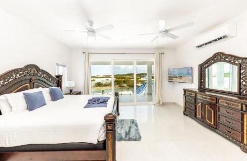 Discovery Bay Villa | New Unique Villa Blue Top! 2 Bedroom Waterfront