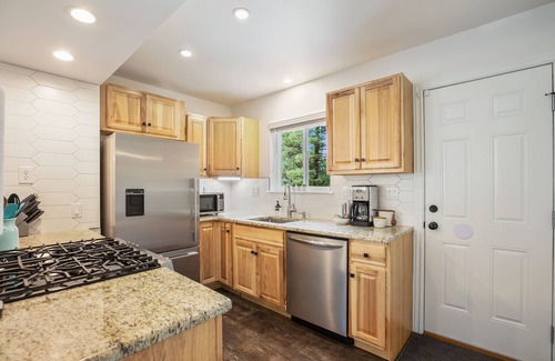 Florissant Cabin | NEW Updated, SUNSETCABIN:3 bd,1.5 bth, secluded, beautiful views, deck, sleeps 6