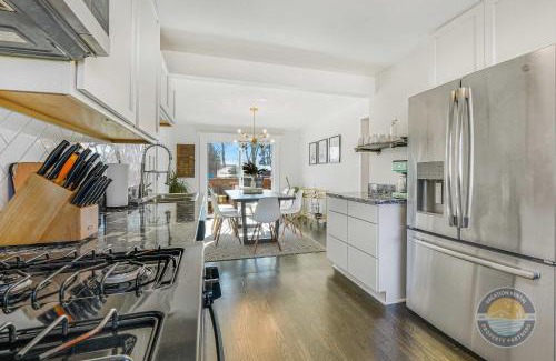 Lake Geneva House | NEW Urban Comfort On Grant St