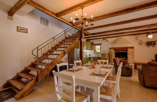 Kras Villa | New villa with pool, garden, children's playground -TRAVELER Reiseburo Krk - ID 2179