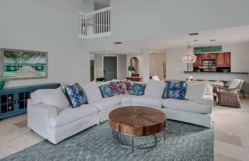 Juno Beach House | NEW! Walk to the Beach Juno Beauty w/ Pool & Bikes