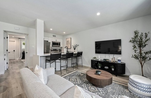 Barton Hills House | NEW! Walk to Zilker & Barton Springs! King Bed!