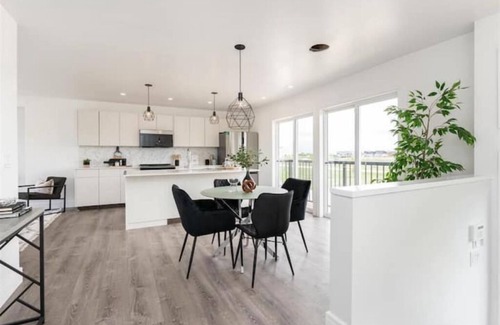 Gimli House | New waterfront- 5 bedroom home