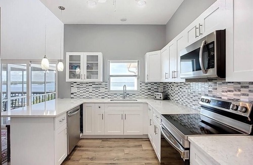 Bayshore Gardens House | New!Waterfront Retreat 6BD-5BA Bring your Boat!