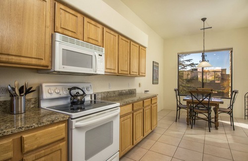 Oak Creek House | New Winter Rates! AMAZING VIEWS! Pool, Golf, Tennis & Hiking