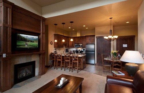Breckenridge Condo | New Year's Breckenridge Ski In Ski Out -Luxury Condo. Sleeps 12 Dec 27 -Jan 3rd