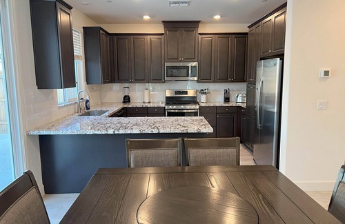 Roseville House | NewBuilt/Insurance Stay/Pets/corp housing