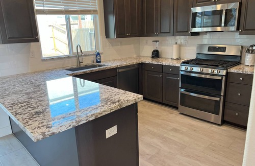 Roseville House | NewBuilt/Insurance Stay/Pets/corp housing