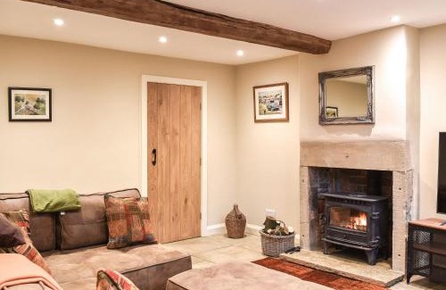 Halifax House | Newlands Farm Cottage Halifax