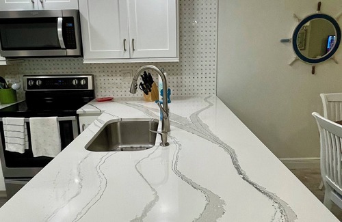 Jupiter Bay Condo | Newly Available Jupiter Bay Condo 3rd Floor Views of Ponds hosted by A&E Hosts!