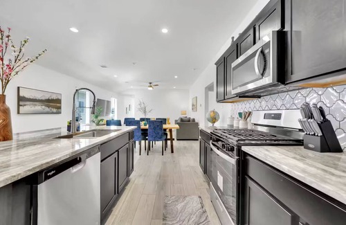 Houston House | Newly Built 3-Bed Modern Haven, Close to Airport