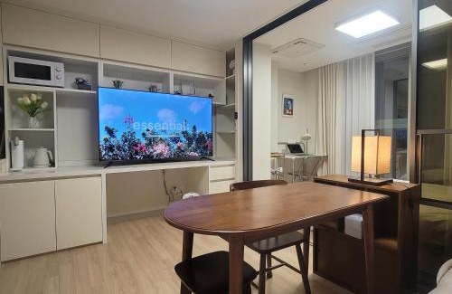 Songdo Apartment | Newly Built APT #Subway#Hyundai Outlet#Triple St #Free Parking#