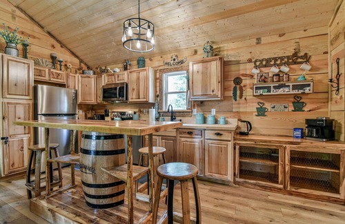 Hendersonville Cabin | Newly built cabin on horse farm.