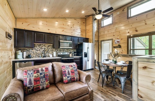 Sevierville Cabin | Newly Built Cabin! Hot Tub! Foosball! 5 MI to Pigeon Forge! Mountain Views!