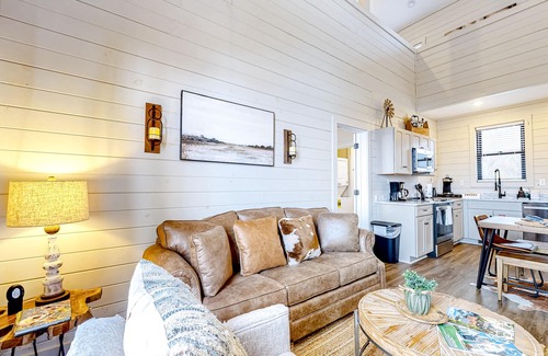 Sevierville Cabin | Newly built cabin overlooking Douglas Lake w/hot tub & free attraction tickets