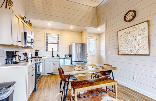 Sevierville Cabin | Newly built cabin overlooking Douglas Lake w/hot tub & free attraction tickets