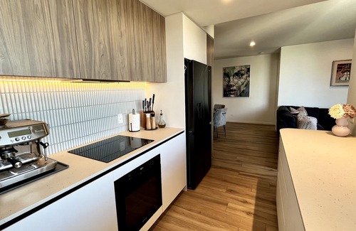 Greenslopes Apartment | Newly Built Luxury 1 Bedroom Apartment
