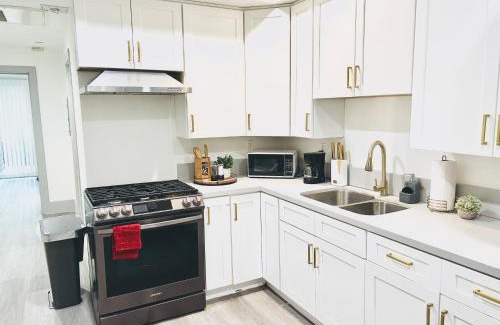 Van Nuys Apartment | Newly Built Modern Central 2B On Sherman with Free Parking