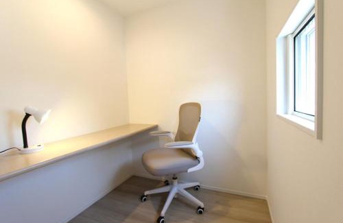 Chuo House | Newly built two-story house! 2 minutes to the station, parking lot, easy access to Disneyland, close to restaurants and shops!