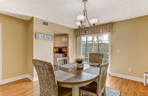 Fernandina Beach Condo | Newly furnished townhouse 2 blocks from the Ocean. Close to main beach, shopping and restaurants.