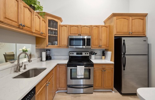 Jupiter Village Condo | Newly Furnished condo, close to beautiful Jupiter and Juno Beaches.