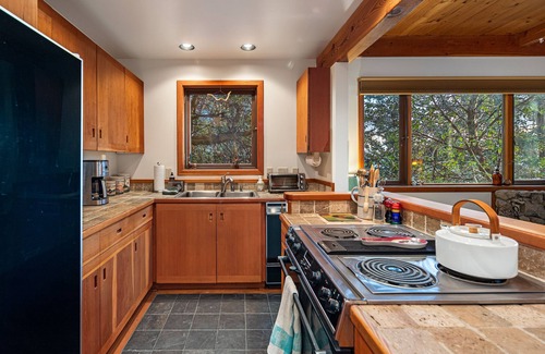 Friday Harbor Cabin | Newly Listed! Westside Waterview Cabin! (TLO)