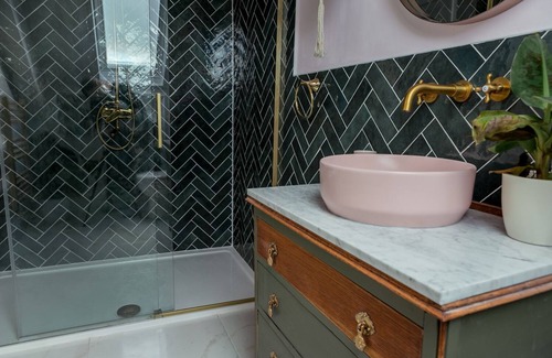 Gosforth House | Newly Refurbished Studio Apartment. two minutes from Gosforth High Street