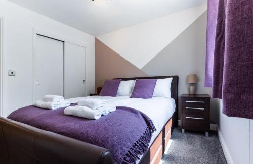 Warwick Apartment | Newly Refurbed Warwick Apt 2BR Sleeps 3 Free Parking