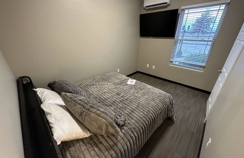 Mattoon Hotel | Newly Remodeled! B2 - Two Room Suite, King & Queen