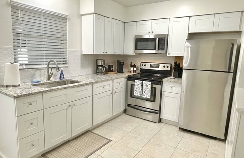 Englewood House | Newly remodeled duplex unit 2.5miles to Manasota Key Beach, 8 miles to Venice